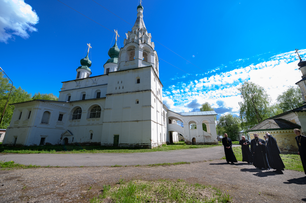 Первые монастыри. Михайло-Архангельский монастырь (Великий Устюг). Михаило Архангельский монастырь Устюг. Михайло-Архангельский собор (Великий Устюг). Великоустюгский Архангельский монастырь.