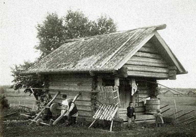 Что объединяло жителей деревни в предвоенные годы в рассказе фотография